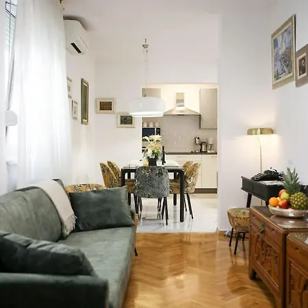 New & Luxury Tony Apartment Split